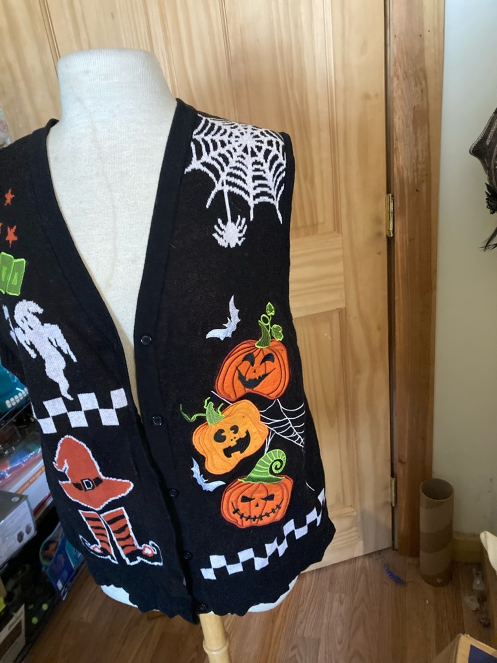 Trickz N' Treatz Halloween vest and spider necklace - Picture 3 of 10